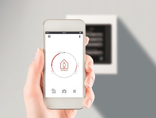 jakie korzyści i jakie koszty generuje system smart home